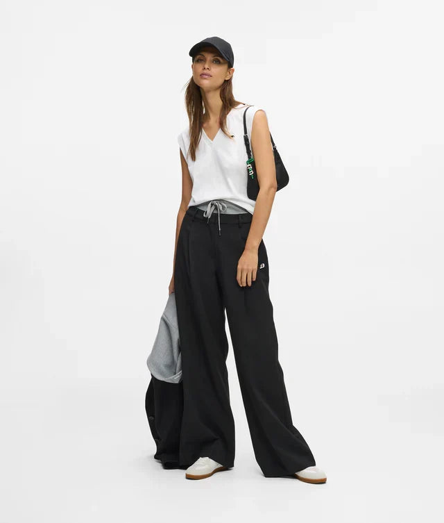 Karl Lagerfeld Women's Ikon V-neck tank top